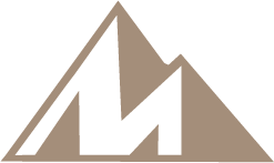 Das Logo von Montana Baumanagement zeigt ein elegantes, beige-farbenes Design, das durch ein ansprechendes Bergmuster ergänzt wird. Es symbolisiert Stabilität und Zuverlässigkeit im Bauwesen.